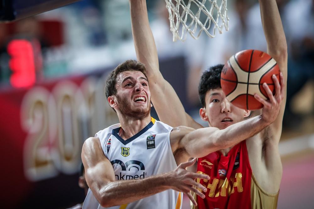 包含亚冠赛前走向成谜，巴塞罗那篮板制胜，态度坚定，年轻球员得到机会的词条