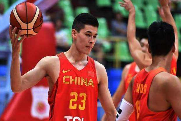 包含亚冠赛前走向成谜，巴塞罗那篮板制胜，态度坚定，年轻球员得到机会的词条