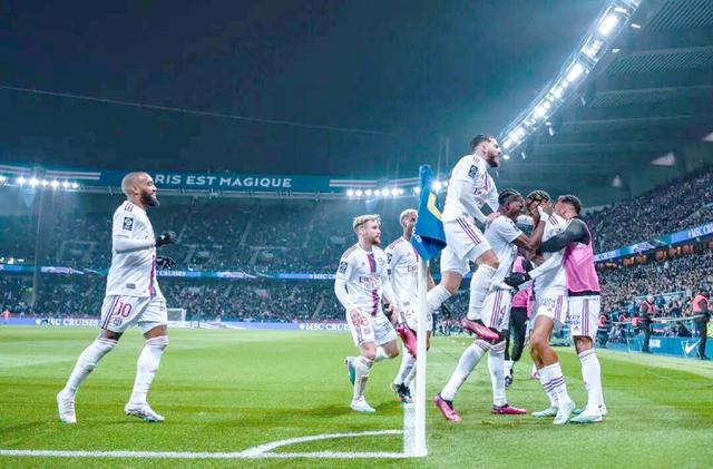 勒沃库森迎法甲关键赛，清晨队长鼓劲，更衣室稳定，球队文化再被提及的简单介绍